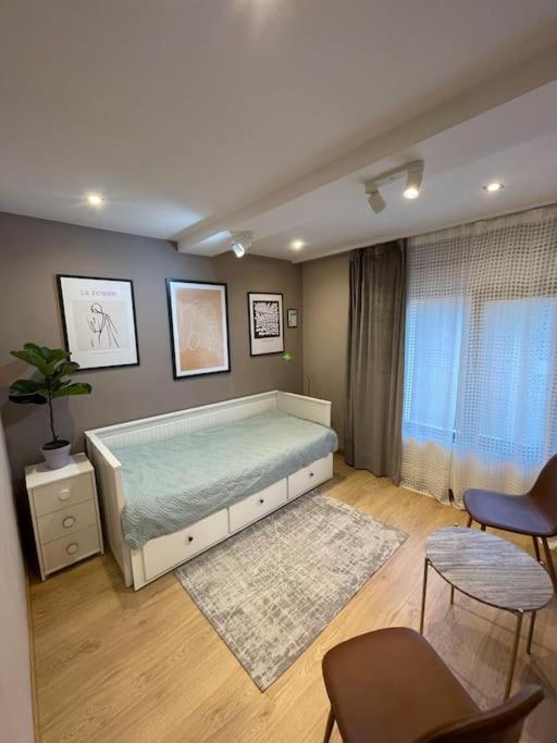 Piso De Dos Dormitorios Con Reforma De Diseno Сан Фелиу де Гиксолс Екстериор снимка